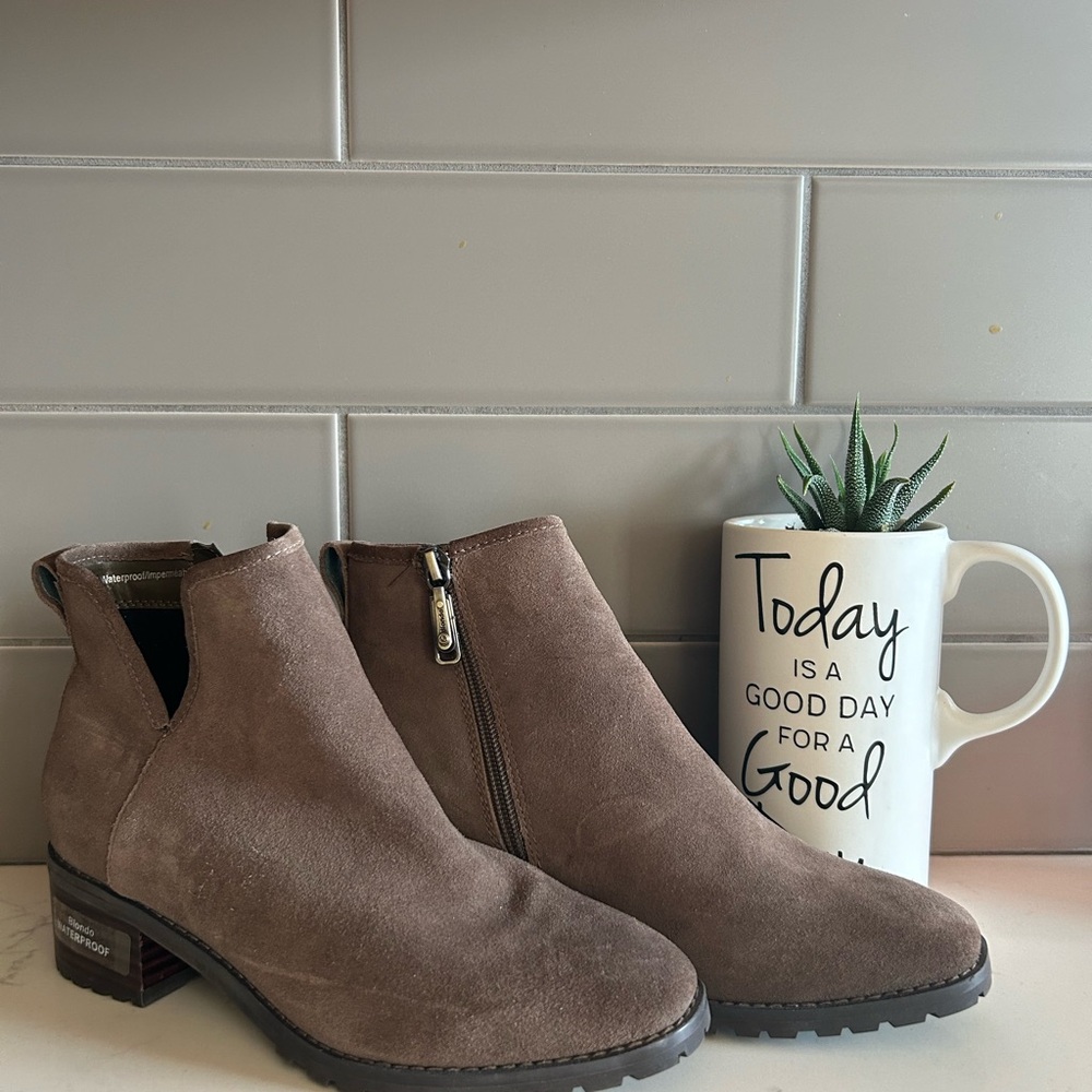 Blondo Boot NWT